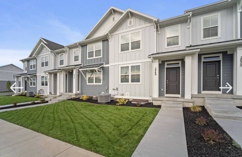 Heber House | Townhouse w views + 2 car garage + washer + dryer