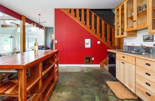 Saugerties House | Toymaker Farmhouse: Bright Private Oasis in Saugerties w/ Fishing Pond