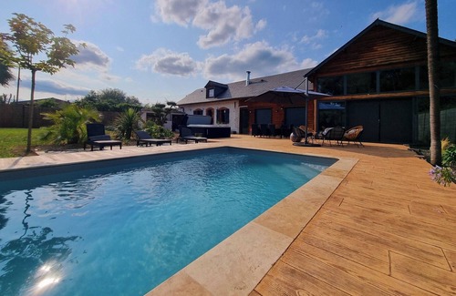 Sauvagnon House | Très Belle Maison de Caractère Avec Jacuzzi et Piscine