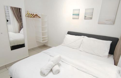 Kampung Bukit Dukong Apartment | Traders Garden Cozy 2 BR Family Suite with WiFi