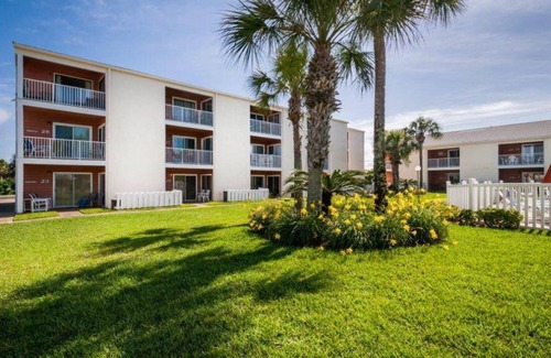 Miramar Beach Hotel | Tradewinds Condominiums #33 by Destin Getaways