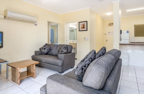 Cairns North Apartment | Tradewinds McLeod Holiday Apartments