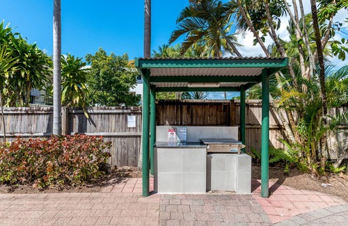 Cairns North Apartment | Tradewinds McLeod Holiday Apartments