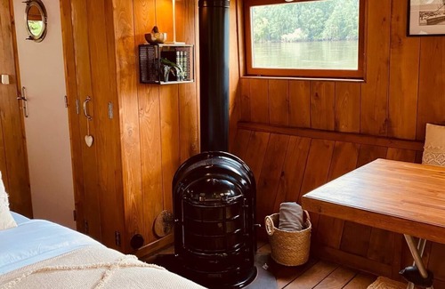 Saint-Jean-de-la-Croix House | Traditional Loire boat, near Angers