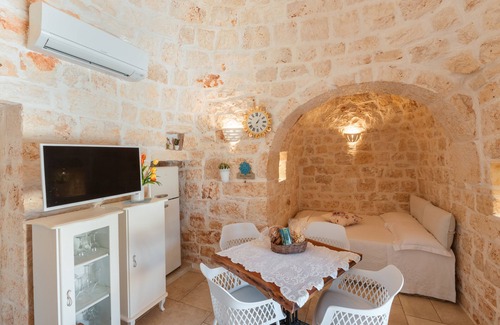 San Michele Salentino Villa | Traditional Holiday Home Trullo Milù with WiFi, Air Conditioning