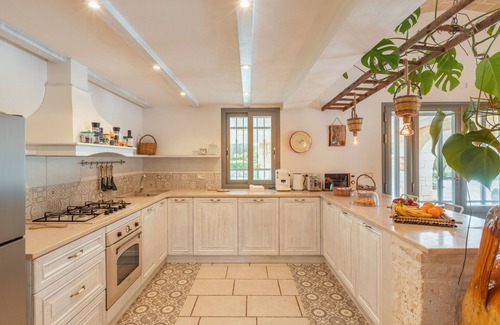 San Vito dei Normanni Villa | Traditional Round House with Wi-Fi, Air Conditioning, Pool & Garden