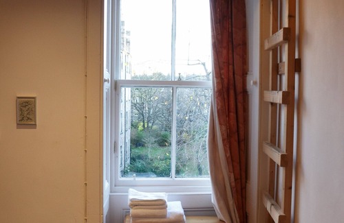 Bruntsfield Apartment | Traditional 5BD Flat Overlooking Bruntsfield Links