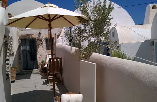 Emporio House | Traditional house in middle-age castle of Emporio Santorini