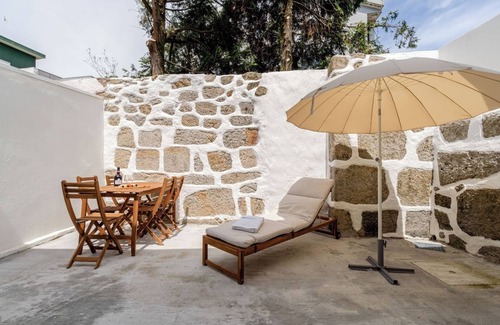 Ramalde House | Traditional House with Terrace by HostWise
