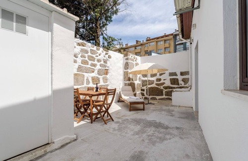 Ramalde House | Traditional House with Terrace by HostWise