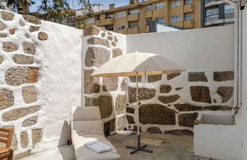 Ramalde House | Traditional House with Terrace by HostWise