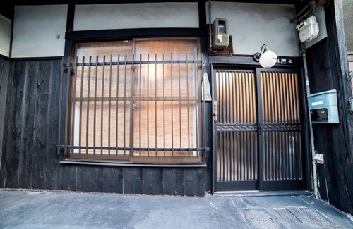 Higashikujo Kitakarasumacho House | Traditional Kyomachiya Waan NAGOMIAN 5 minute/Kyoto Kyōto