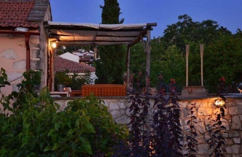 Vamos House | Traditional Stone House In Vamos