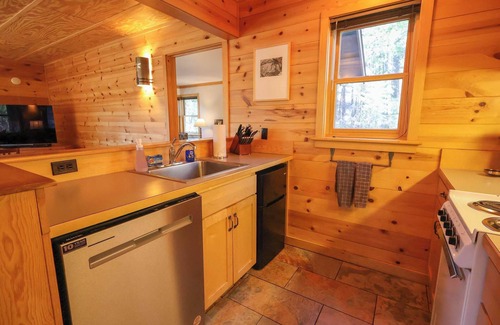 Mazama Cabin | Trailside Retreat 2 bedroom cabin at Wilson Ranch