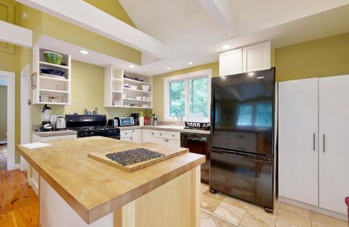 Wellfleet House | Trailview Manor