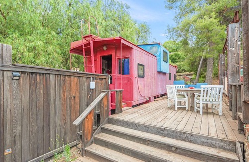 Cornell House | Train in Malibu, close by to the beach!