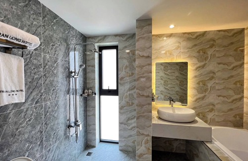 District 12 Hotel | Tran Long District 12