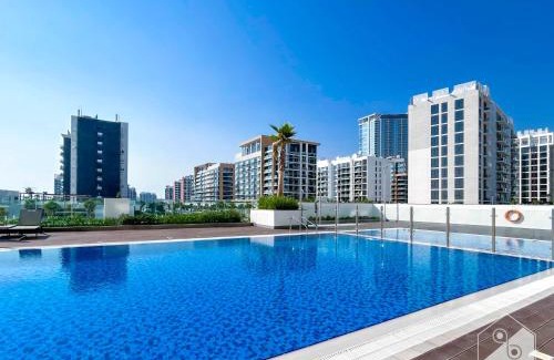 Nad Al Sheba Apartment | Tranquil 1BR Escape with Pool View in Meydan