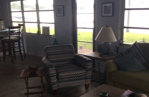 Lake Placid Cottage | Tranquil 2/1 cottage