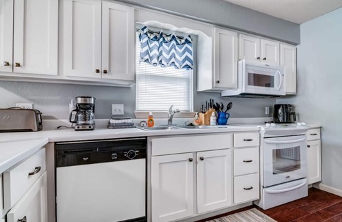 Table Rock Condo | Tranquil 2-Bedroom Pointe Royale Condo