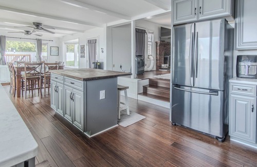 Dexter House | Tranquil 4 Bedroom Lake House on Guffin Bay