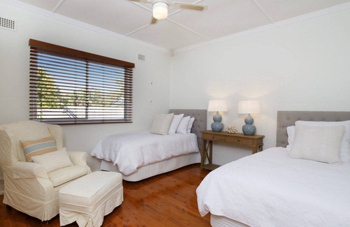 Pretty Beach House | TRANQUIL BAYSIDE COTTAGE