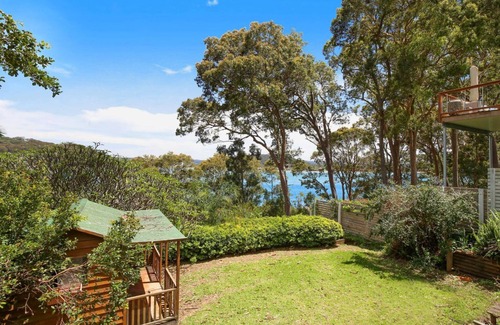 Killcare House | Tranquil Bayside Cottage by HolidayCo.