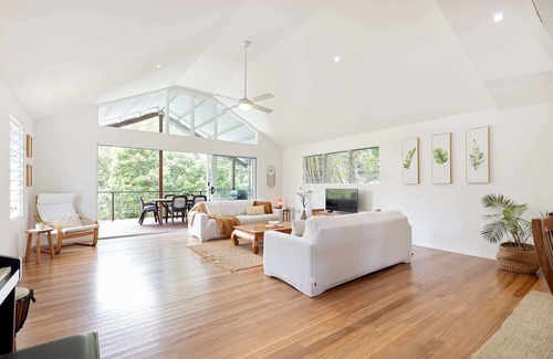 Yaroomba House | Tranquil beach retreat, pool, boardwalk, sleeps 8