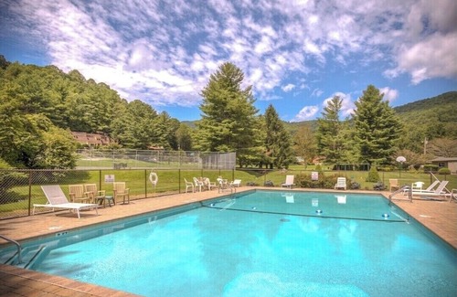 Banner Elk Cabin | Tranquil cabin with Pool in charming Banner Elk