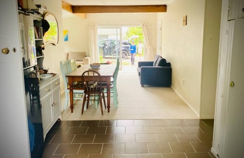 Parapara House | Tranquil, comfortable Kiwi bach, 1 minute from the beach