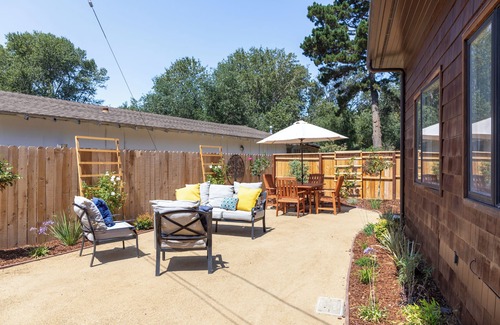 Carmel Cottage | Tranquil cottage with fenced garden, fire pit, bbq, outdoor dining and hot tub.