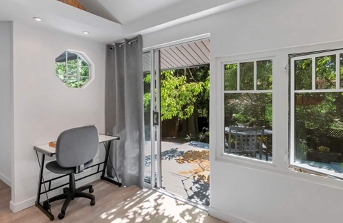 North Saanich Cottage | Tranquil Cottage Deep Cove Vancouver Island