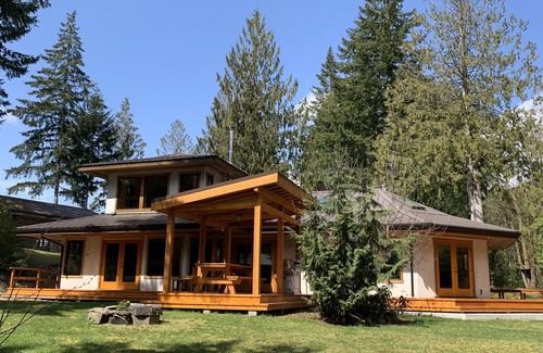 Lake Cowichan Villa | Tranquil Cowichan Riverfront Home
