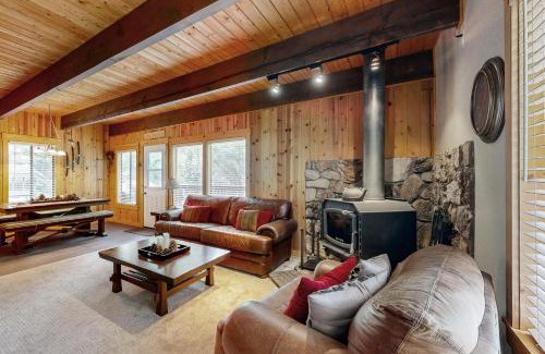 Incline Village House | Tranquil Family Cabin
