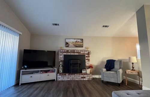 Turlock House | Tranquil Family Retreat with Downtown Nearby