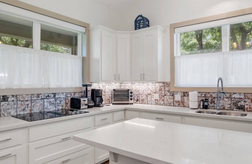 Sealy House | Tranquil Farmhouse Retreat with Scenic Views!