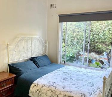 Marsfield House | Tranquil Garden view Room Macquiare Marsfield Eastwood