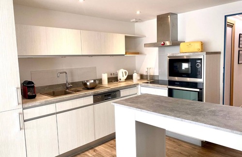 Bouzigues House | Tranquil Getaway in Bouzigues - 3* Villa Near Beach and Shops