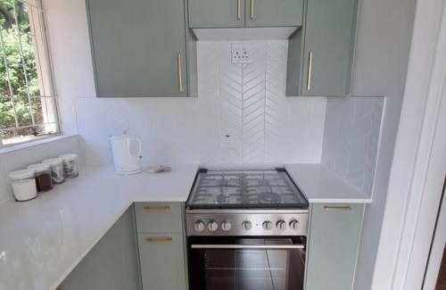 Greater Johannesburg Metropolitan Area Apartment | Tranquil Guest Suite with solar power and back up water