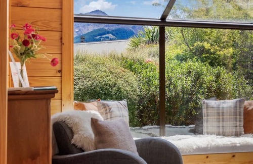 Kelvin Heights House | Tranquil Heights | Private Hot Tub