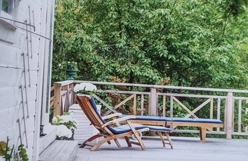 Nacka Municipality Cabin | Tranquil hillside cabin with easy access to nature & city.nStockholms län