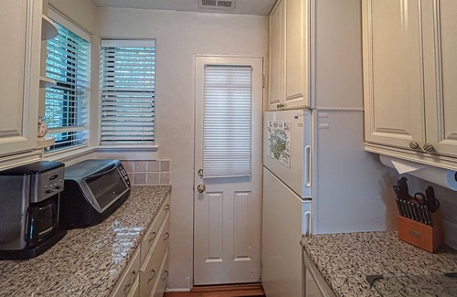 Lake Junaluska Cottage | Tranquil Lake Junaluska cottage: serene views, modern comforts, adventure