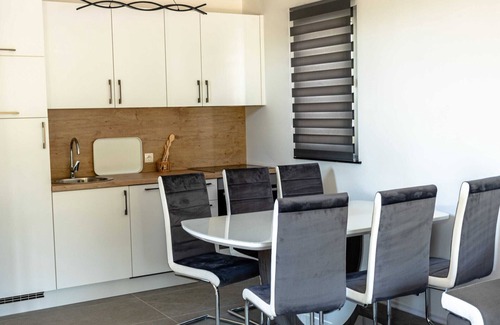 Terme Catez House | Tranquil Luxe Thermal Escape Mobile Home - Mobile Home with Terrace