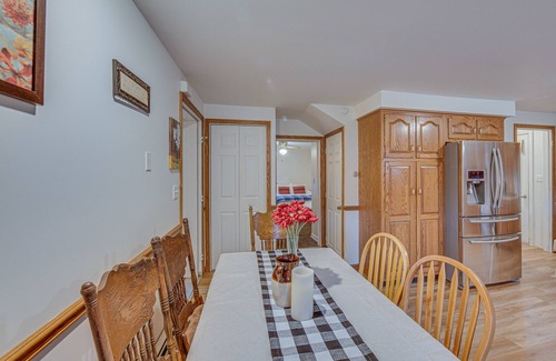 Mount Pleasant Mills House | Tranquil Mt Pleasant Mills Retreat on 60-Acre Farm