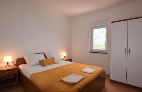 Mandre House | Tranquil Poolside Getaway