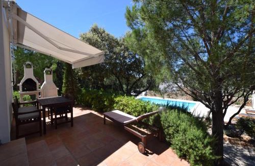 Mandre House | Tranquil Poolside Getaway