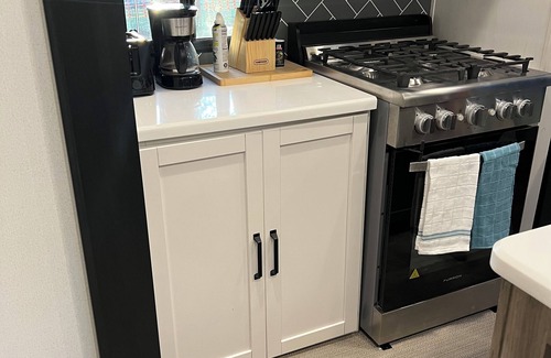 Silver Springs House | Tranquil, Quiet RV On A Private Fenced-In Farm!