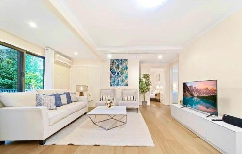 Roseville House | Tranquil Retreat in Roseville With Garden Oasis