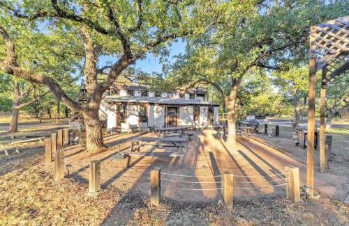 Fredericksburg House | Tranquil Retreat w/Hot-Tub 10-Mins to Downtown!
