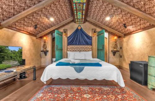 Fredericksburg House | Tranquil Retreat w/Hot-Tub 10-Mins to Downtown!